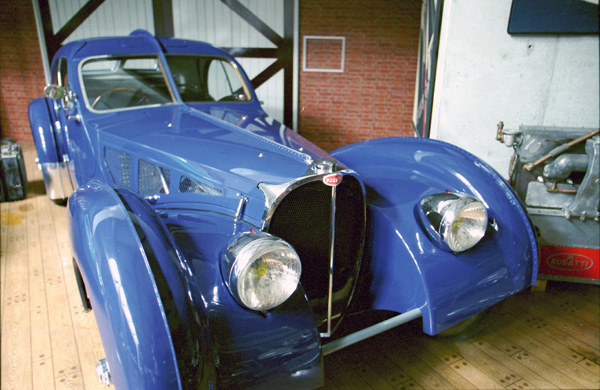 (08-1a)(01-48-06) 1937 Bugatti Type57SC Coupe Atlantic(Replica).jpg