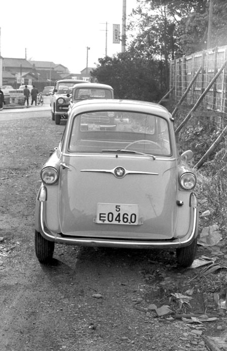 (08-1a)(052-33) 1957-59 BMW 600 2dr Saloon.jpg