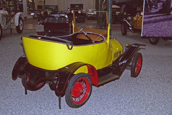(08-3c) 1913 Bebe Peugeot Torpedo (Bugatti T-19).jpg