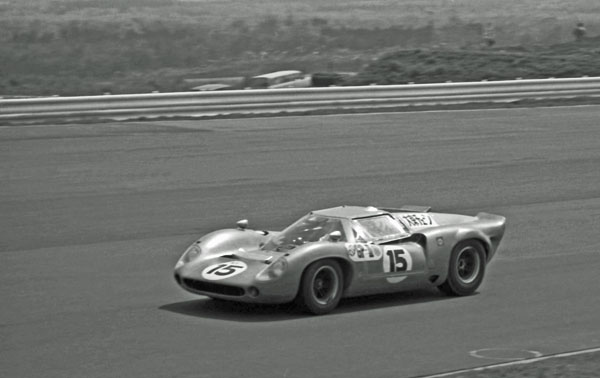 (08-7d)(179-29)#15 1966 Lola T-70.jpg