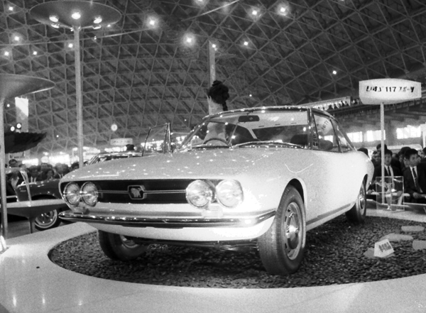 (08-9b)(183-42) 1967 Isuzu 117 Sport Coupe.jpg