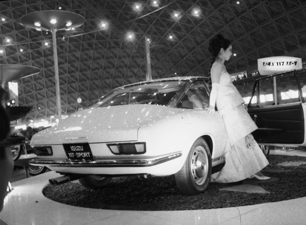 (08-9c)(183-38) 1967 Isuzu 117 Sport 2dr Coupe (Ghiaで造られたオリジナル）.jpg