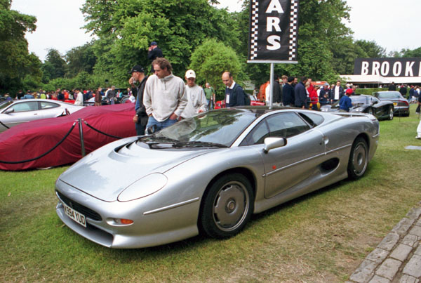 (09-1a)(00-42-36E) 1997 Jaguar XJ 220.jpg