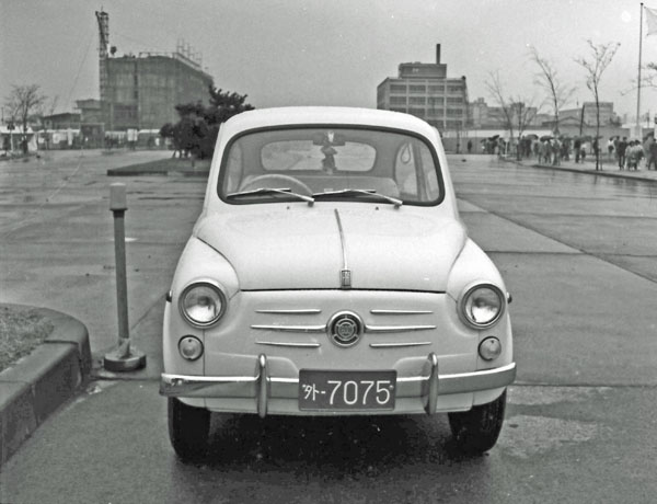 (09-1a)(117-32) 1964 Fiat 600D 2dr Berlina.jpg