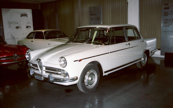 (09-1a)(97-09-23) 1958 Alfa Romeo 2000 Berlina.jpg