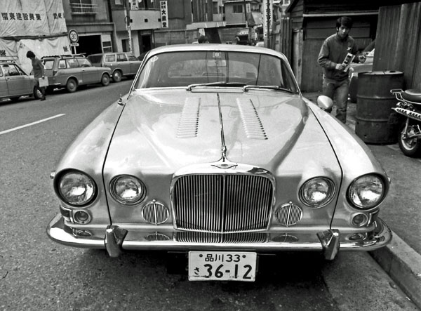(09-1a)269-20 1966-68 Jaguar 420G Saloon.jpg