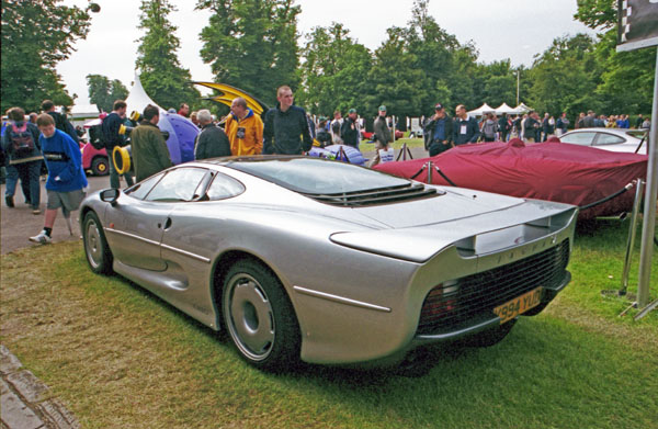 (09-1b)(00-42-35) 1997 Jaguar XJ 220.jpg