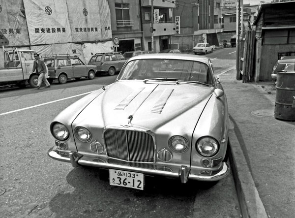 (09-1b)269-17 1966-68 Jaguar 420G Saloon.jpg