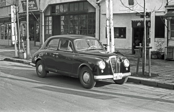 (09-1c)(038-22) 1953 Lancia Appia !a serie Berlina.jpg