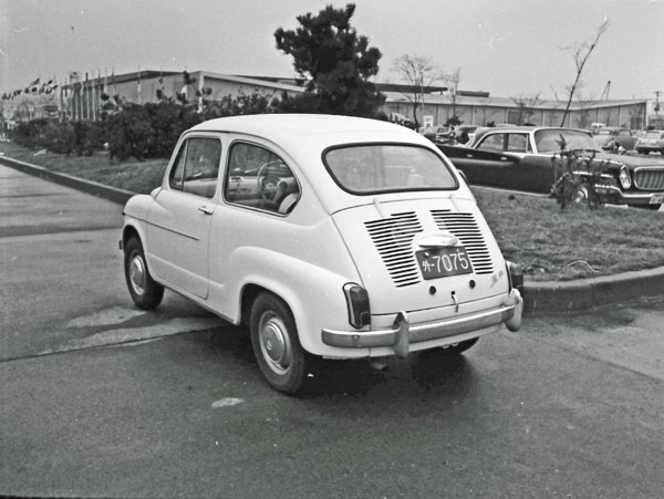 (09-1c)(117-36) 1964 Fiat 600D 2dr Berlina.jpg