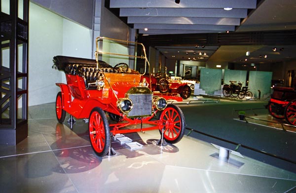 (09-2a)1909 (99-T02-09) 1909 Ford Model T Touring.jpg