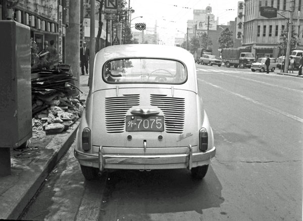 (09-2b)(155-73) 1964 Fiat 600D Berlina.jpg