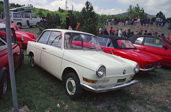 (09-4a)(01-34-02) 1960-61 BMW 700 Sedan.jpg