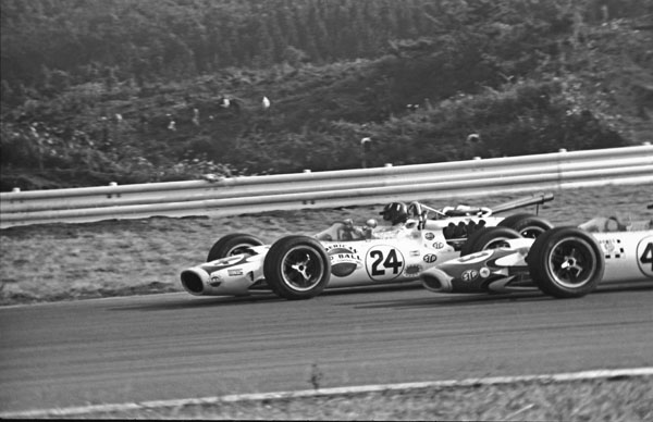 (1-01b)７位 1966 Lola-Ford (#24 Grahm Hill／#43 Jackie Stewart).jpg