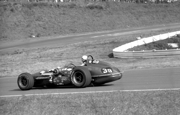 (1-03b)８位#39 1966 Watson-Offy(Bobby Grim).jpg