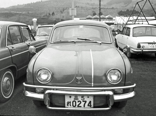 (10-15a)(149-73) 1958-62 Renault Dauphine-Gordini 4dr Saloon.jpg