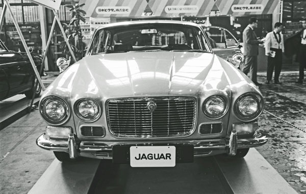 (10-1a)(209-24) 1970 Jaguar XJ6 4.2Litre.jpg