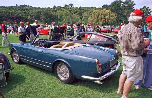 (10-1b) (98-12-23) 1961 Alfa Romeo 2000 Spider by Touring.jpg