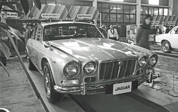 (10-1b)(209-23) 1970 Jaguar XJ6 4.2Litre.jpg
