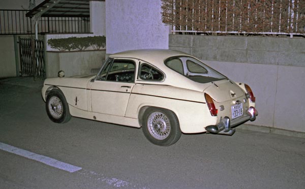(10-1c)89-18-19 1964-66 MG Midget Mk2 Longnose GT.jpg