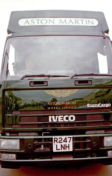 (11-1) 2000 AstonMartin Works ServiceTruck(IVECO).jpg
