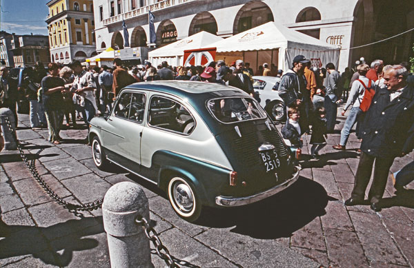 (11-1c)(97-17-16) 1956 Fiat Smart 600 Berlina.jpg