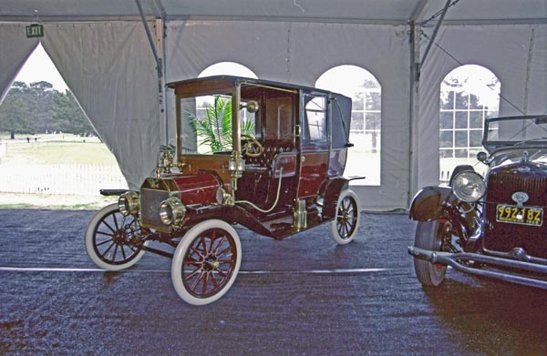 (11-2b) (95-28-06) 1911 Ford Model T Town Car.jpg