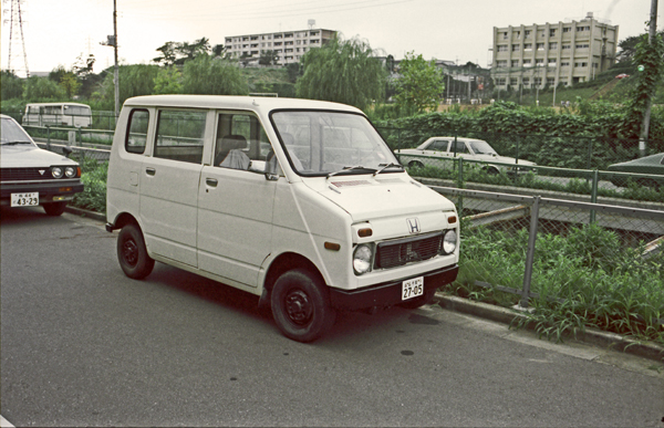 (12-2b)(83-03-11) 1972-74 Honda Life StepVan.jpg