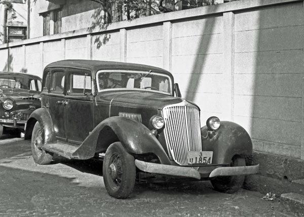 (13-1a)(052-24) 1933 Graham 4dr Sedan(ヘッドライト、タイヤが改造）.jpg