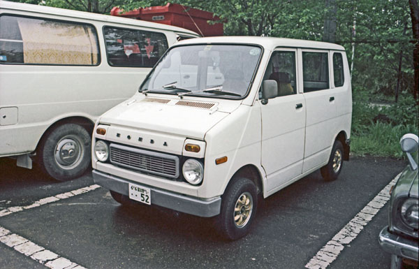 (13-1a)(81-08-25) 1972 Honda Life Stepvan.jpg