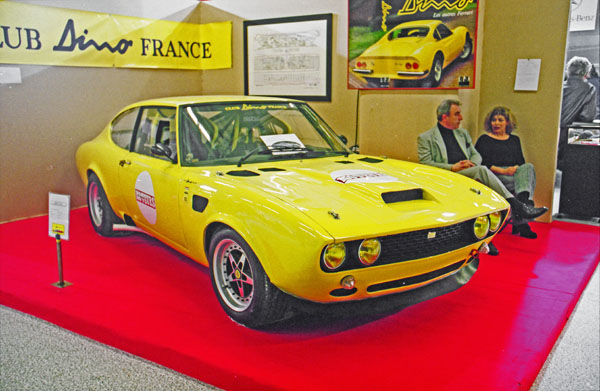 (13-4a)(02-23-01) 1967-69 Fiat Dino 2000 Bertone 2+2 Coupe.jpg