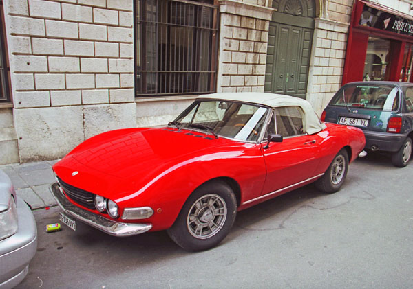 (14-2a)(01-18-01) 1970-73 Fiat Dino 2.4ℓ Pininfarina Spider.jpg
