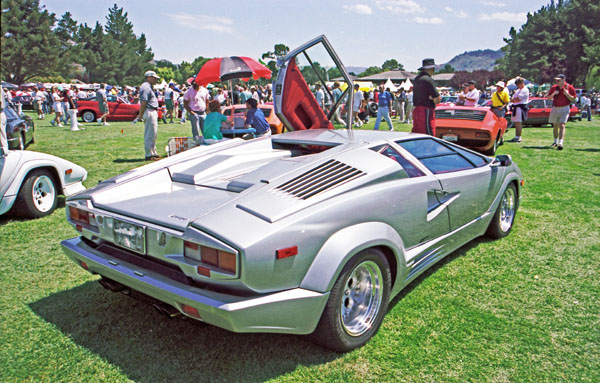 (14-2b)(98-17-09) 1988 Lamborghini Countach (LP5000).jpg