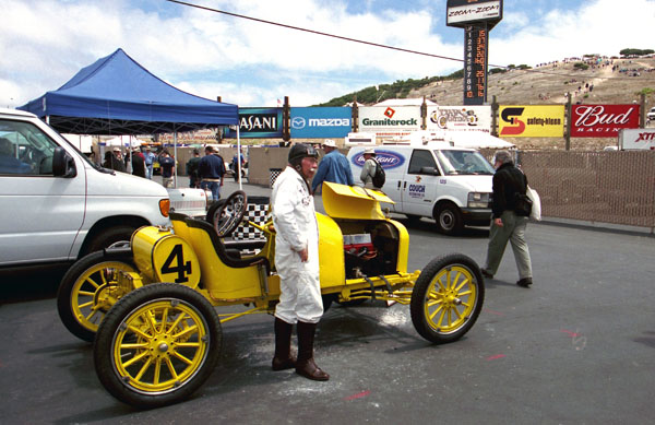 (15-1b) (04-75-19) 1915 Ford Model T Special.jpg