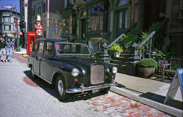 (16-1)(98-F07-25) 1958 Austin London Taxi FX4 (by Car Bodies).jpg