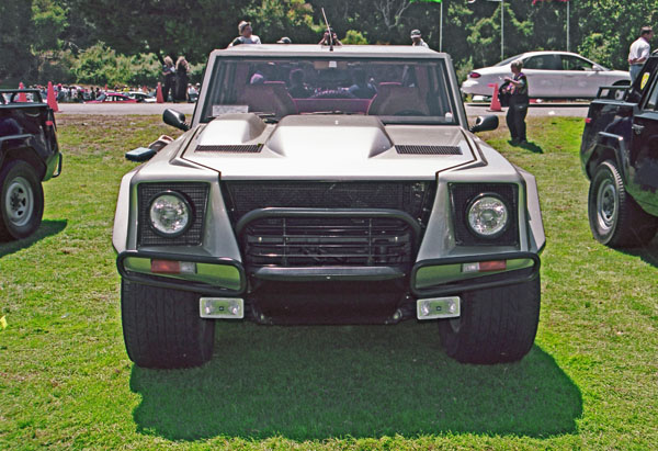 (16-1a)(98-16-33) 1988 Lamborghini LM 002(Early Model).jpg