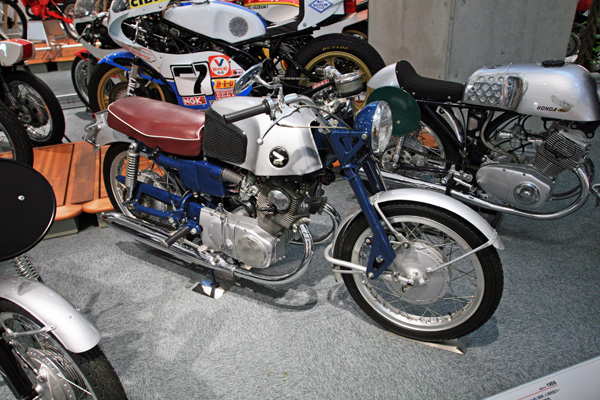 (16bbb)09-11-15_189 1959 Honda Dream CR71 Super Sport.JPG