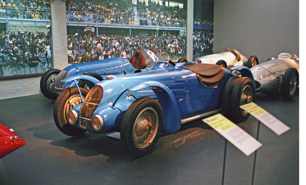 (17-1a)(02-11-16b) 1938 Bugatti Type59／50B single seater GP(奥の車）.jpg