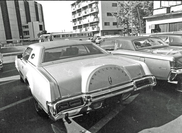 (173-1c)268-48 1973 Lincoln Continental MkⅣ.jpg