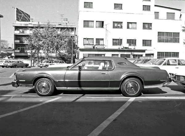 (173-2c)268-49 1973 Lincoln Continental MkⅣ.jpg