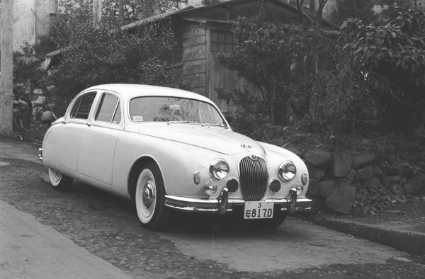 (21-1d)(037-20) 1955-59 Jaguar 2.4Litre MkⅠSaloon.jpg