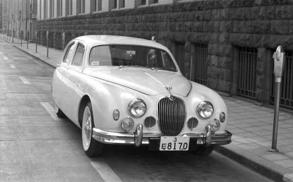 (21-2c)(042-04) 1955-59 Jaguar 2.4Litre Mark1 Saloon.jpg