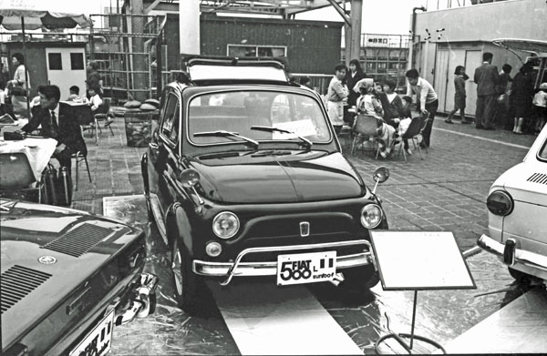 (21-6a)(204-26) 1970 Fiat 500L Sunroof.jpg