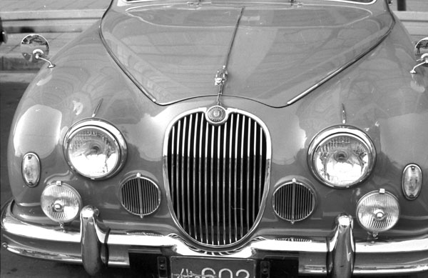 (22-1a)(042-11) 1957-59 Jaguar 3.4Litre MarkⅠSaloon.jpg