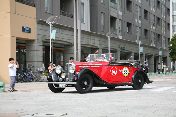 (22-5)08-10-14_084 1939 Bentley  4.25Litre　Parkward dhc.JPG