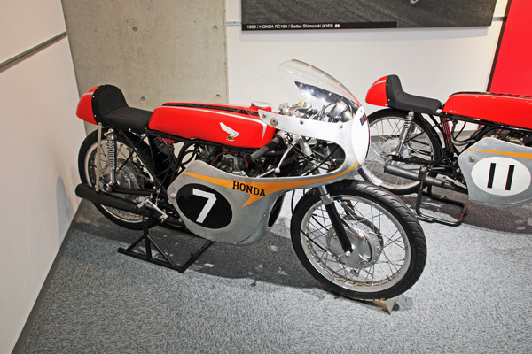 (22d)09-11-15_034 1961 Honda 2RC143 (125cc).JPG