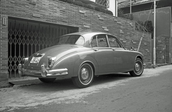 (23-1c)(159-03) 1959-67 Jaguar Mk2 2.4Litre Saloon.jpg