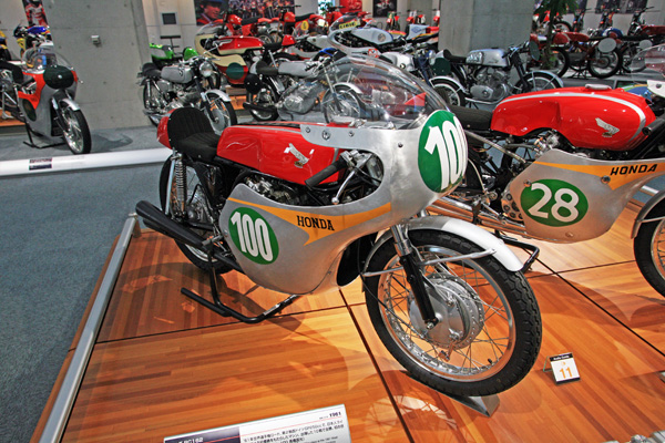 (23b)09-11-15_171 1961 Honda RC162  西ドイツＧＰで日本人初優勝.JPG