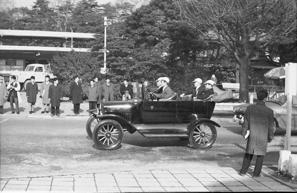 (24-1a) (082-30) 1925 Ford ModelT 3dr Touring Pheaton.jpg