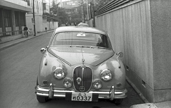 (24-1a)(154-25) 1959-67 Jaguar MkⅡ3.4Litre Saloon.jpg